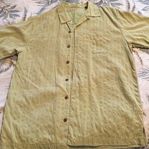 Tommy Bahama: Men’s Med 100% Silk Short Sleeve Button Down Shirt / Light Green